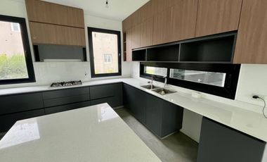 Casa a estrenar de 6 amb en barrio privado San Eliseo