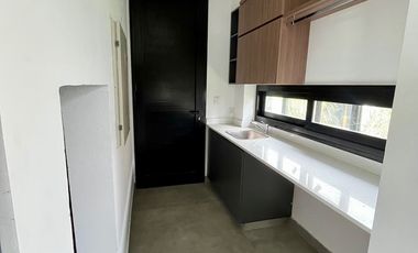 Casa a estrenar de 6 amb en barrio privado San Eliseo