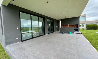 Casa a estrenar de 6 amb en barrio privado San Eliseo