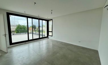 Casa a estrenar de 6 amb en barrio privado San Eliseo