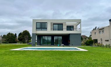 Casa a estrenar de 6 amb en barrio privado San Eliseo
