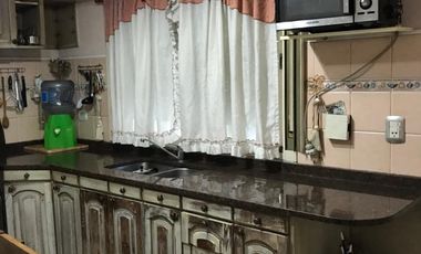 VENTA - TAPIALES - EXCELENTE DUPLEX 4 AMBIENTES CON GARAJE  AL FRENTE
