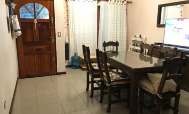 VENTA - TAPIALES - EXCELENTE DUPLEX 4 AMBIENTES CON GARAJE  AL FRENTE