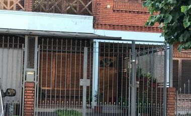 VENTA - TAPIALES - EXCELENTE DUPLEX 4 AMBIENTES CON GARAJE  AL FRENTE