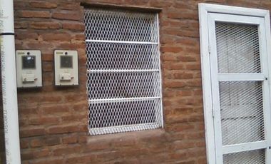 Departamento en ALQUILER con un dormitorio en Monte Grande, sin chicos ni mascotas.-
