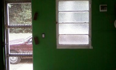 Departamento en ALQUILER con un dormitorio en Monte Grande, sin chicos ni mascotas.-