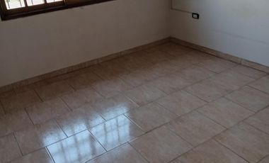 DUPLEX DE 2 AMB. Y MEDIO AMBIENTES CON COCHERA EN CASTELAR