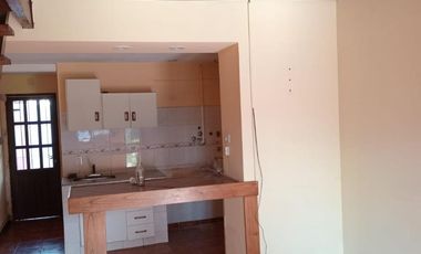 DUPLEX DE 2 AMB. Y MEDIO AMBIENTES CON COCHERA EN CASTELAR