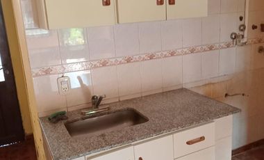 DUPLEX DE 2 AMB. Y MEDIO AMBIENTES CON COCHERA EN CASTELAR