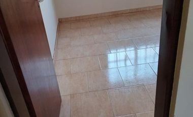 DUPLEX DE 2 AMB. Y MEDIO AMBIENTES CON COCHERA EN CASTELAR