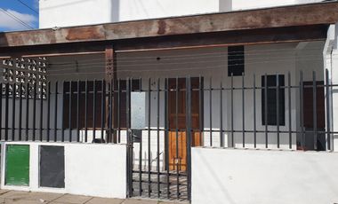 Casa al frente , 3 amb c/coch. El Palomar