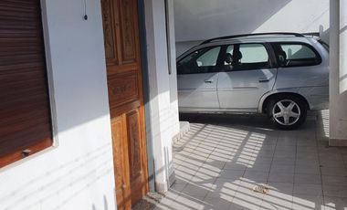 Casa al frente , 3 amb c/coch. El Palomar