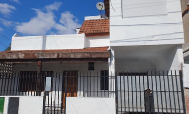 Casa al frente , 3 amb c/coch. El Palomar