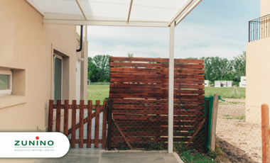 Hermosa casa de cinco ambientes en Pilar a la venta