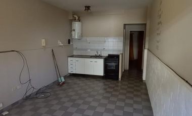 DEPARTAMENTO 2 AMBIENTES PLANTA BAJA CON PATIO , VILLA LUZURIAGA