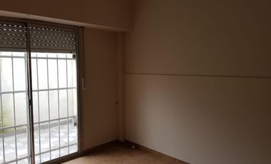 DEPARTAMENTO 2 AMBIENTES PLANTA BAJA CON PATIO , VILLA LUZURIAGA