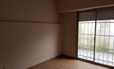 DEPARTAMENTO 2 AMBIENTES PLANTA BAJA CON PATIO , VILLA LUZURIAGA