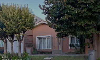 VENDO CHALET 4 AMBIENTES EN BARRIO SAN CARLOS