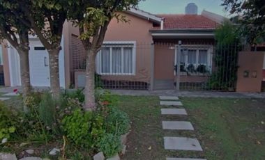 VENDO CHALET 4 AMBIENTES EN BARRIO SAN CARLOS