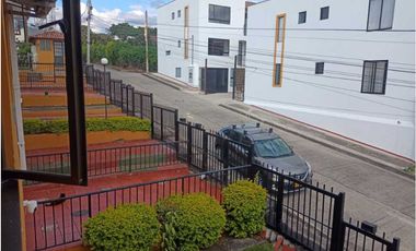 Casa Urbana a la Venta en La Mesa Cundi