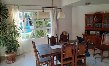 Venta-Hermosa Casa-Pileta-Jardín-Chacras de Coria-1000m2