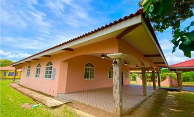 VENDO CASA EN SANTA CLARA