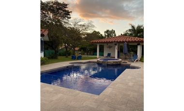 VENDO AMPLIA PROPIEDAD CON 2 CASAS EN PUNTA BARCO $725.000!!!
