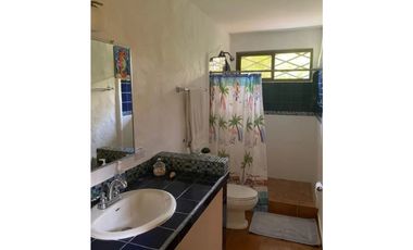 VENDO AMPLIA PROPIEDAD CON 2 CASAS EN PUNTA BARCO $725.000!!!