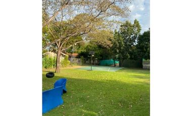VENDO AMPLIA PROPIEDAD CON 2 CASAS EN PUNTA BARCO $725.000!!!