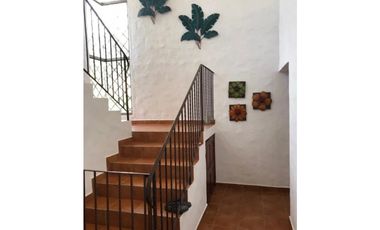 VENDO AMPLIA PROPIEDAD CON 2 CASAS EN PUNTA BARCO $725.000!!!