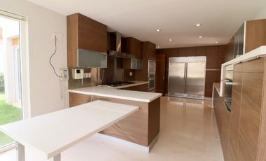 CASA EN VENTA EN CUMBRES DE MORELIA