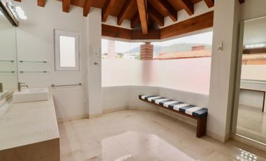 CASA EN VENTA EN CUMBRES DE MORELIA