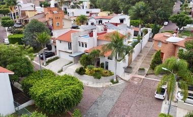 CASA EN VENTA EN CUMBRES DE MORELIA