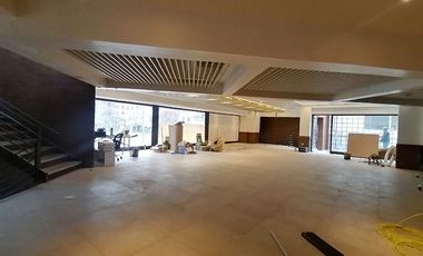 ESTUPENDO LOCAL COMERCIAL / APOQUINDO/ VECINAL