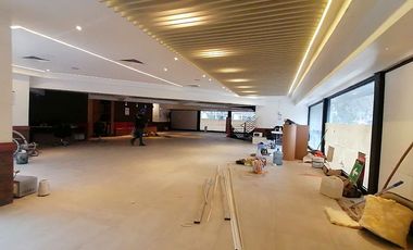 ESTUPENDO LOCAL COMERCIAL / APOQUINDO/ VECINAL