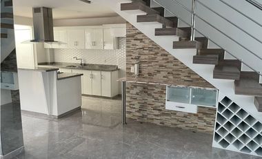 SE VENDE HERMOSA CASA DE DOS PLANTAS