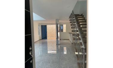 SE VENDE HERMOSA CASA DE DOS PLANTAS