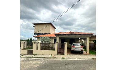PENONOME / LLANO HERMOSO / 312 M2 / 2 NIVELES / 5 HABITACIONES