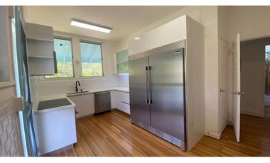CLAYTON / ESTILO BUNGALAW / 1015 M2 / LINEA BLANCA / REFORMADA