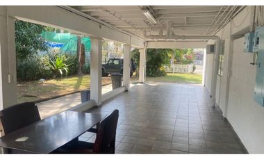 CLAYTON / ESTILO BUNGALAW / 1015 M2 / LINEA BLANCA / REFORMADA