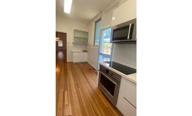 CLAYTON / ESTILO BUNGALAW / 1015 M2 / LINEA BLANCA / REFORMADA