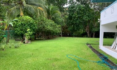 CLAYTON / ESTILO BUNGALAW / 1015 M2 / LINEA BLANCA / REFORMADA
