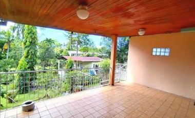 VENDO CASA CON AMPLIO TERRENO DE 1000 MTS 2, EN SAN ANTONIO!!!