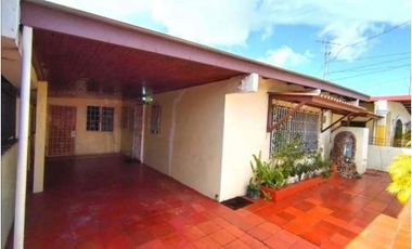 VENDO CASA CON AMPLIO TERRENO DE 1000 MTS 2, EN SAN ANTONIO!!!