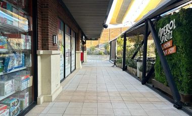 Local comercial 118 m2 en Strip Center en Los Trapenses.