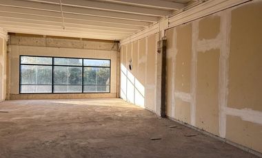Arriendo local comercial de 117 m2 en Strip Center.