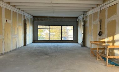 Arriendo local comercial de 117 m2 en Strip Center.