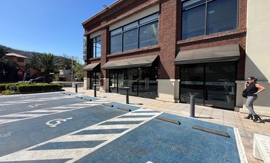 Espectacular Local Comercial en Strip Center Los Trapenses