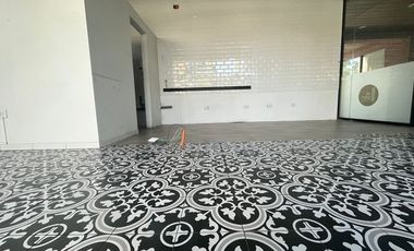 Arriendo Local Comercial Primer Piso Interior.