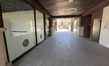 Arriendo Local Comercial Primer Piso Interior.
